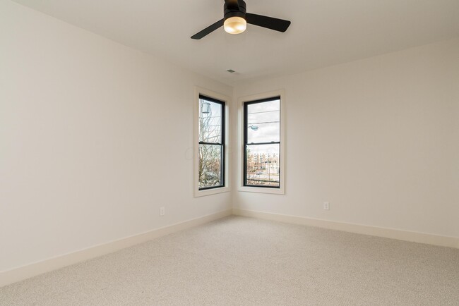 Building Photo - 120 Caren Ave