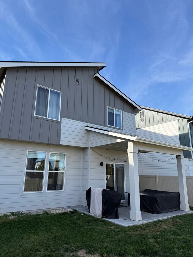 Building Photo - 336 S Calf Crk Ave