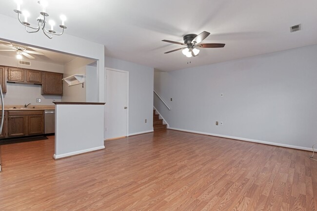 Building Photo - Stunning Silver Spring End Unit TH