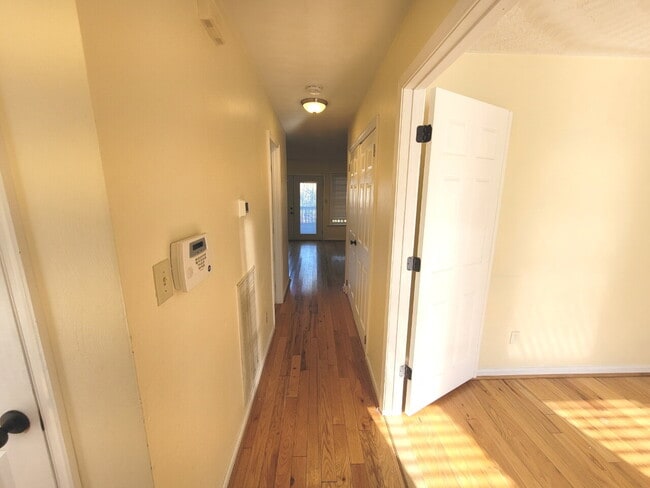 Building Photo - 3 Bedroom, 2.5 Bath Home with Open Floor Plan