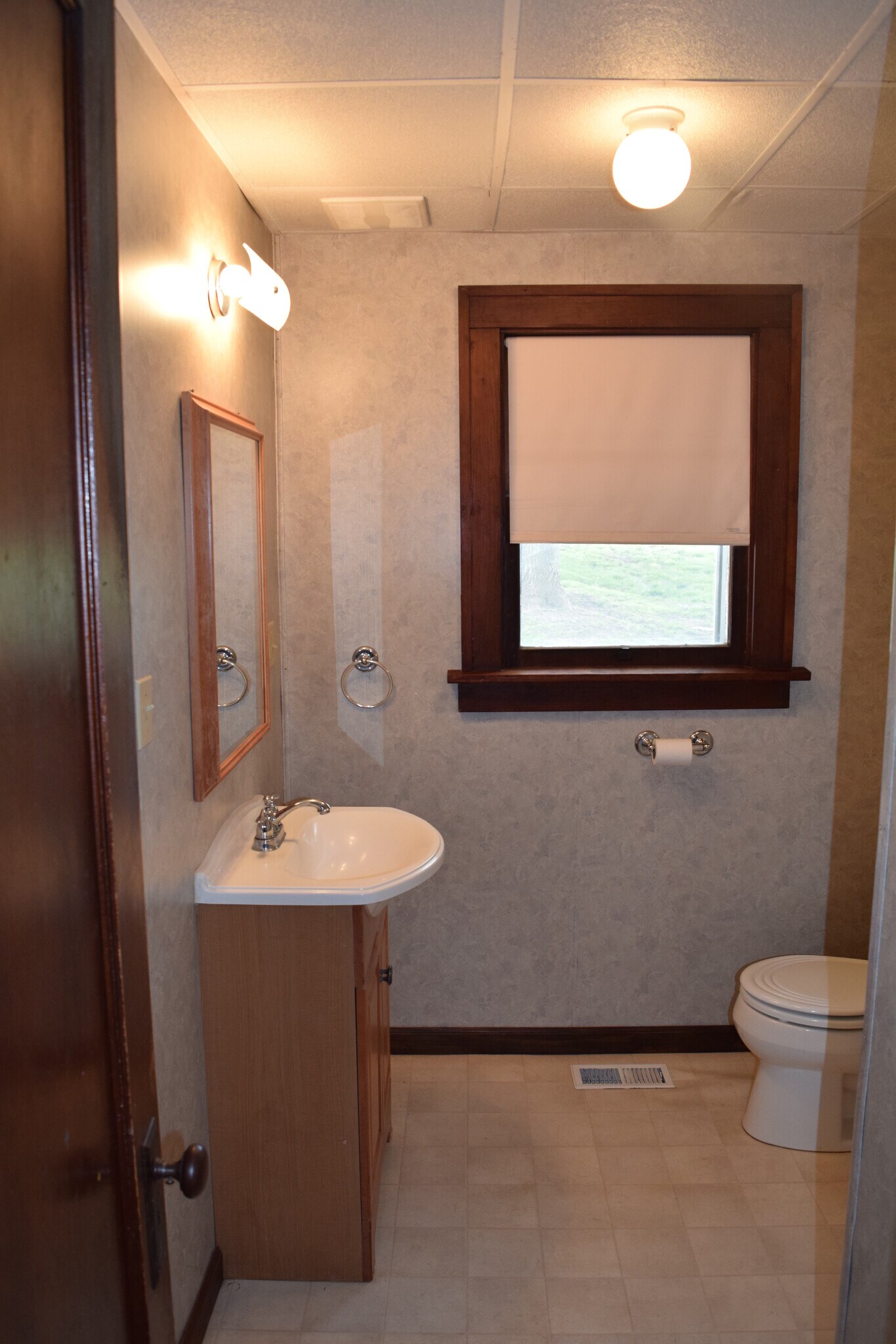 27419 Lower Bath - 27419 Elmtree Rd