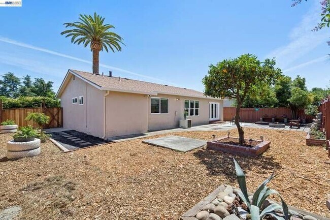 Building Photo - 2800 Seville Cir