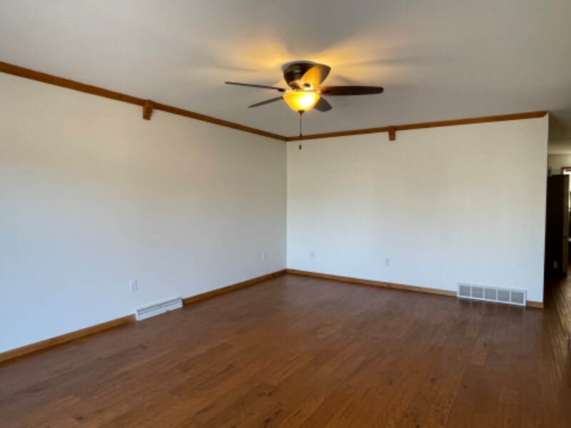 Building Photo - 1610 N Hume Ave