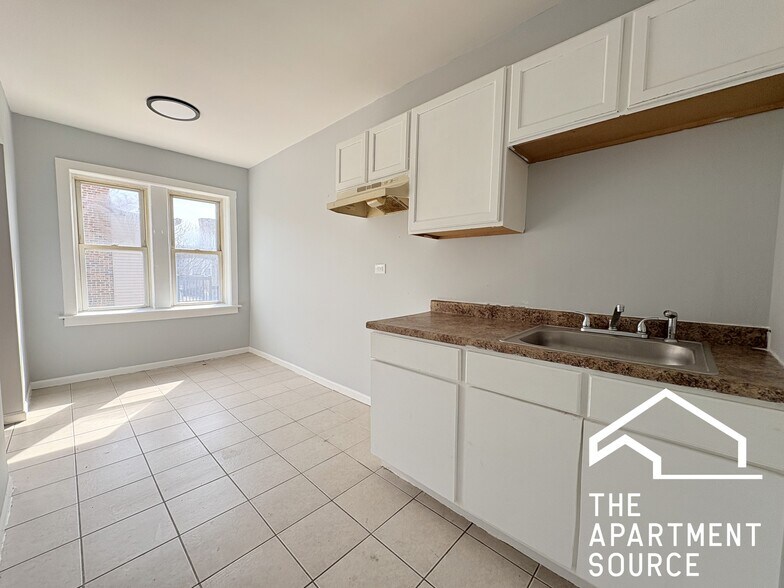 Building Photo - 6226 S Western Ave