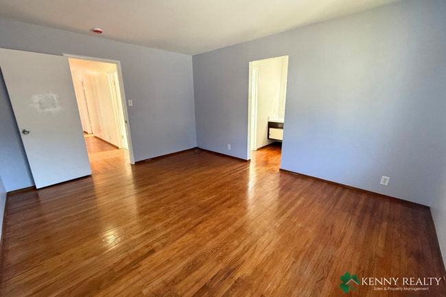 Building Photo - Bright and Spacious 3BD/3BA Home with Bonu...