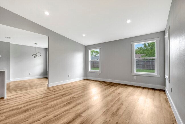 Building Photo - 54 Lotus Ct