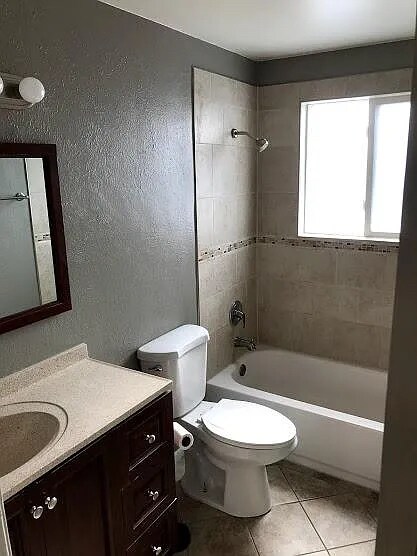 Building Photo - 184 Poppy St