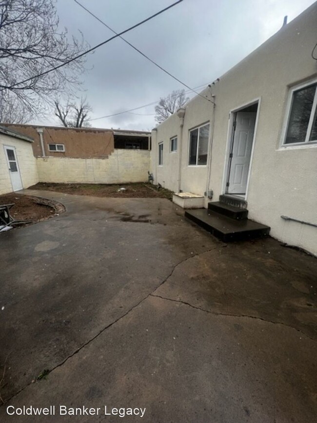 Building Photo - 3 br, 1 bath House - 222 Girard Blvd NE