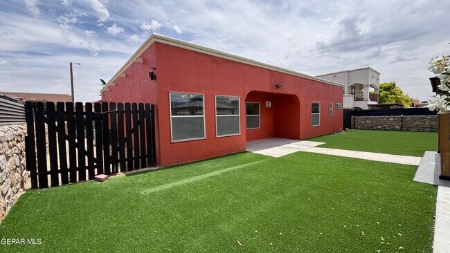 Building Photo - 3537 Tierra Vergel Dr