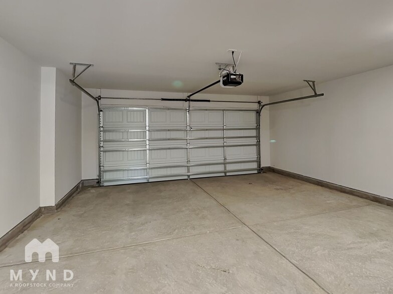 Building Photo - 7000 Point Bar Pl