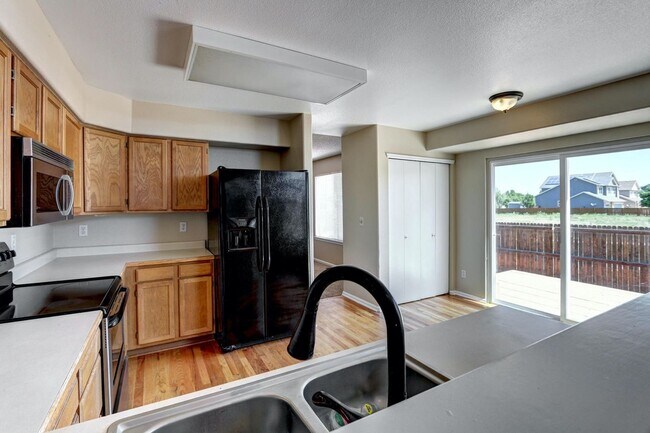 Building Photo - Castle Rock Founders Village Single Family 4BD/3BTH/3-Car (~2100 FSF)