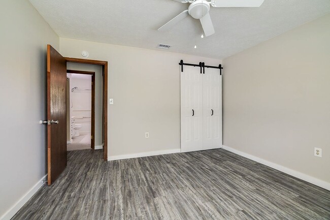 Building Photo - Cozy 2BR Duplex with Fenced Yard in Convenient Rincon Location