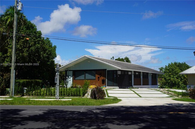 Building Photo - 425 NE 103rd St