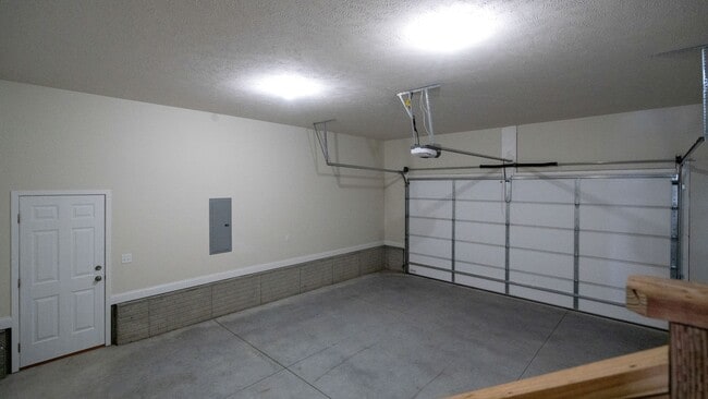 Building Photo - 4321 Dawn St
