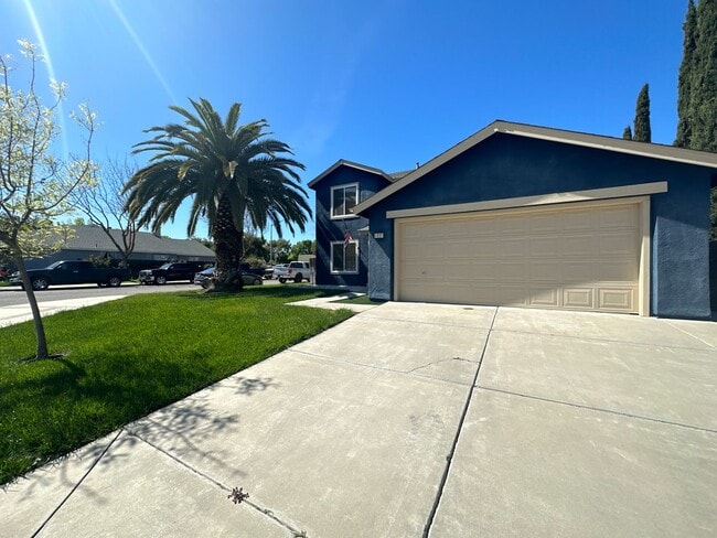 Building Photo - 1227 Kingfisher Dr