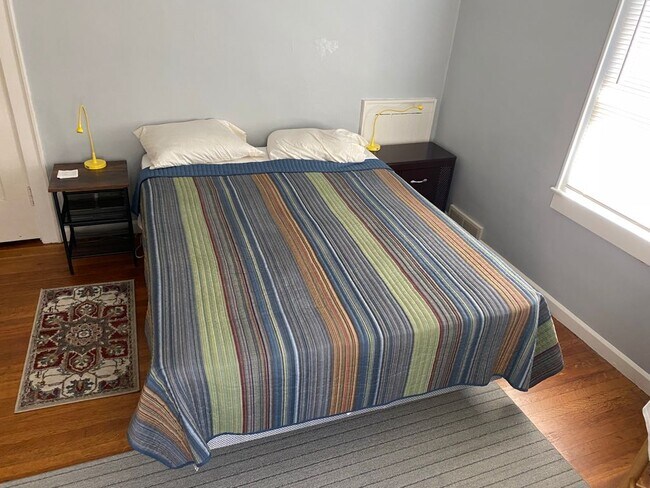 Building Photo - 5453 E 10th St