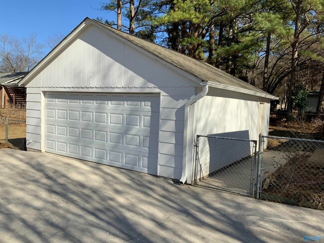 Building Photo - 2511 Galahad Dr SE
