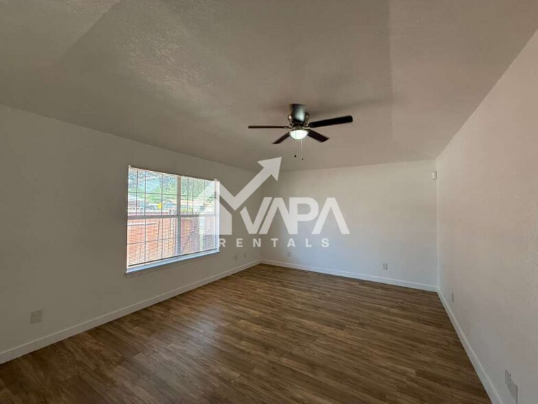 Building Photo - 5526 Green Grove Dr