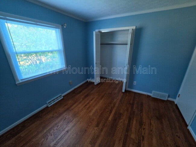 Building Photo - 15 Ginell Cir
