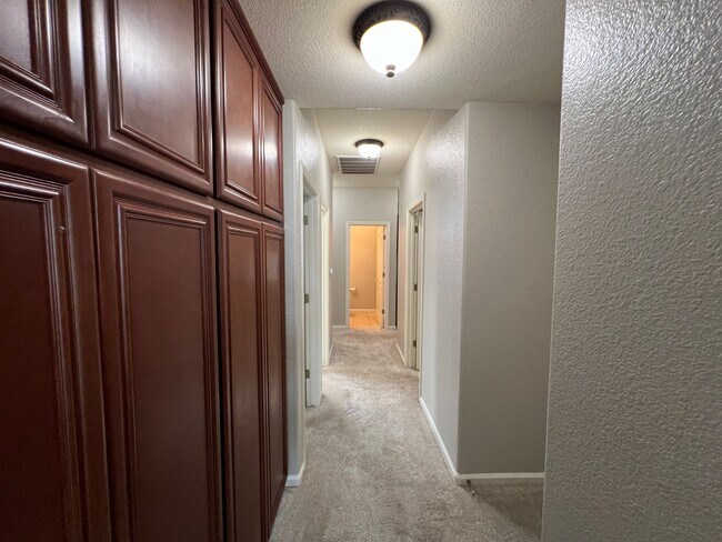 Building Photo - 4 bedrooms, an office and single-story home with a pool!!