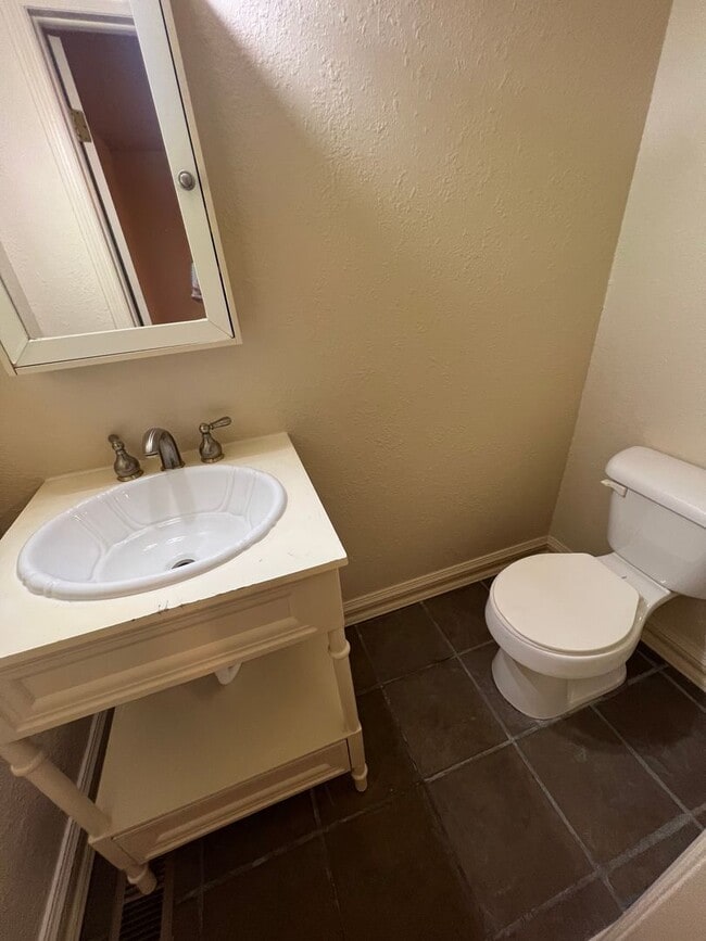 Building Photo - Nice Spacious 3 Bed 1.5 Bath House Total Electric.  Yard Care Included.  Fridge & Washer and Drye...