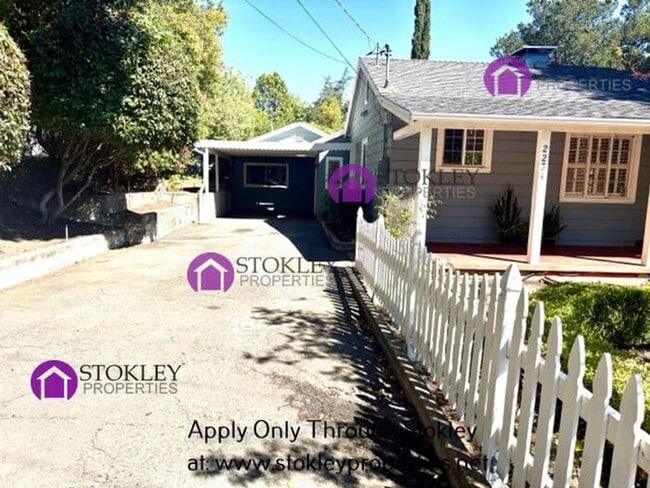 Building Photo - 2234 Oakvale Rd