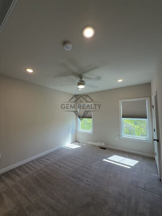 Building Photo - 7231 Mountaineer Dr