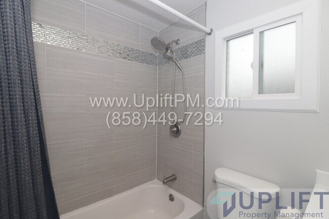 Building Photo - 36th (3637-3639)