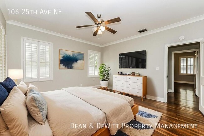 Building Photo - 106 25th Ave NE