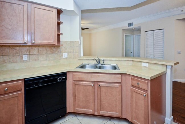 Building Photo - 6203 Myrtlewood Cir W