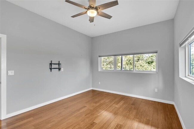 Building Photo - 1518 Parker Ln