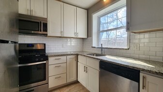 Building Photo - 7754 Kingsbury Blvd