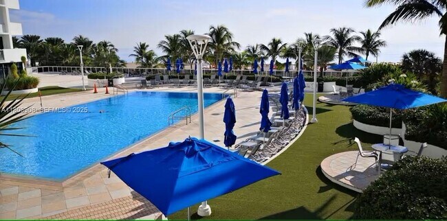 Building Photo - 100 Lincoln Rd