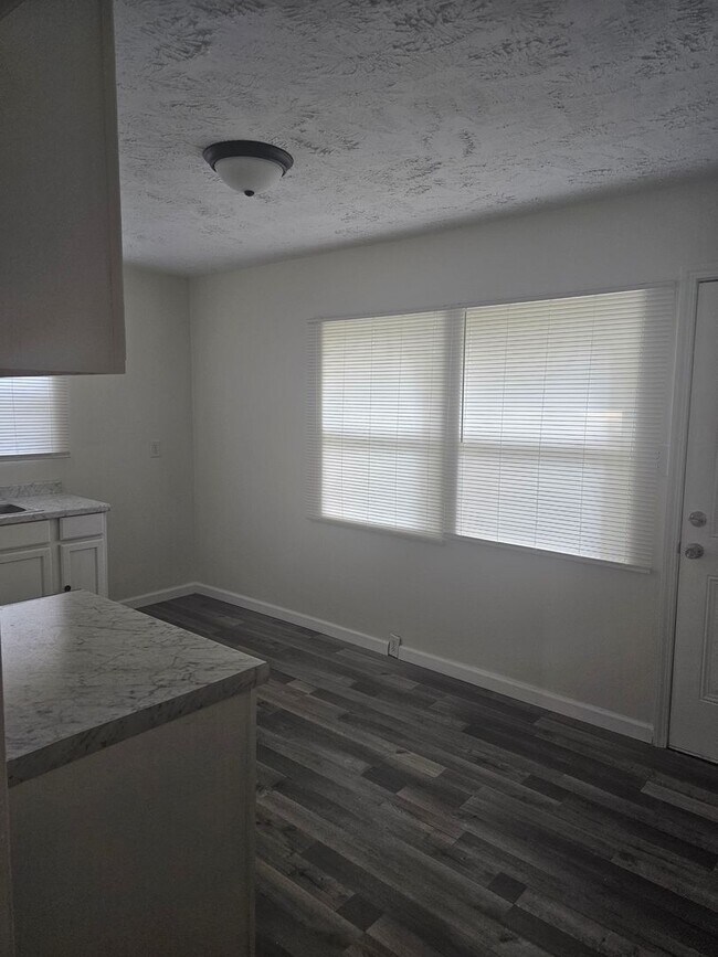 Building Photo - Totally remodeled 2BR