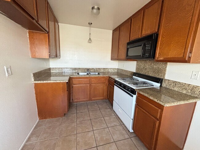 Building Photo - West Lancaster Apartment