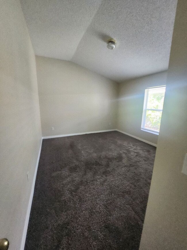 Building Photo - 4 BEDRROM HOME IN DESIRABLE AREA IN WEST MELBOURNE