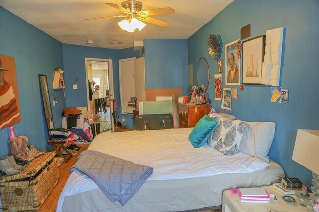 Building Photo - 1708 E 17th St