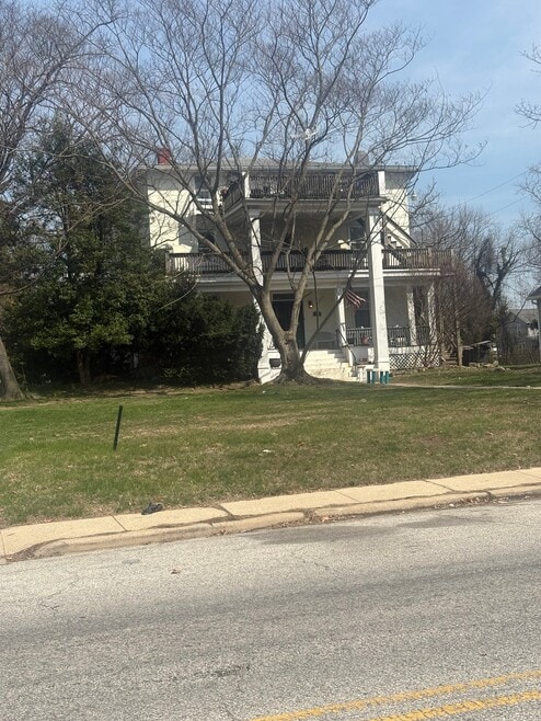 Building Photo - 700 Woodbourne Ave