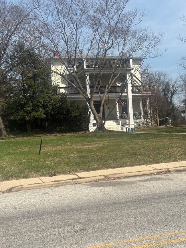 Building Photo - 700 Woodbourne Ave