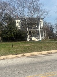 Building Photo - 700 Woodbourne Ave