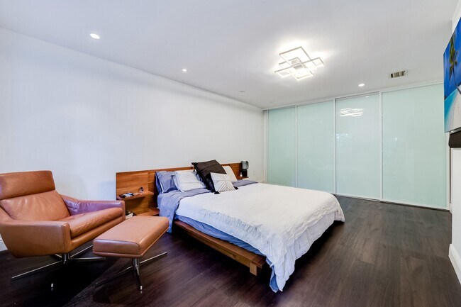 Building Photo - 3940 Loquat Ave