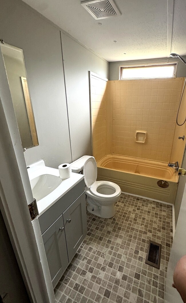 Building Photo - 330 Green Dragon Dr