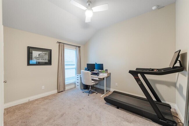 Building Photo - 104 Indian Paintbrush Trl