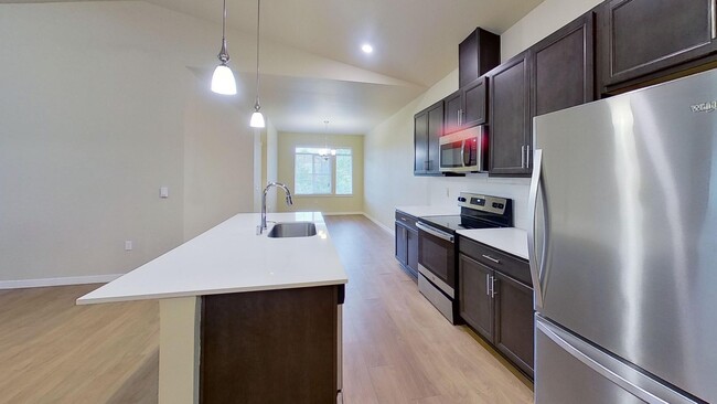 Building Photo - 3 bedroom 2 bath apartment in West Olympia...