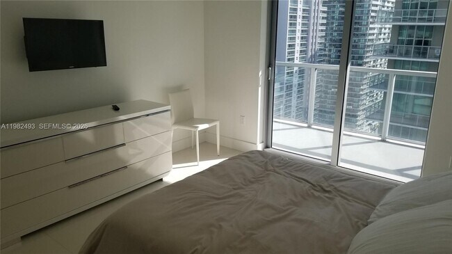 Building Photo - 1111 SW 1st Ave