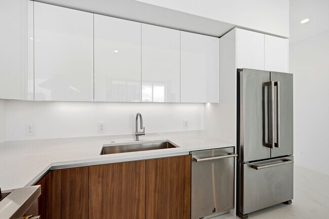 Building Photo - 400 Central Ave