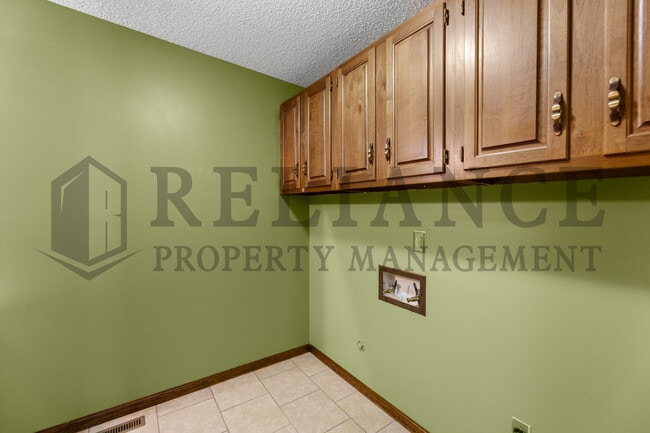 Building Photo - 1111 E Redwood Rd