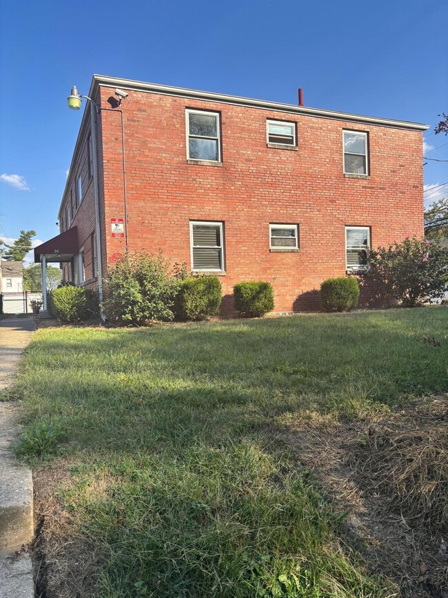 Building Photo - 34 N Hampton Rd