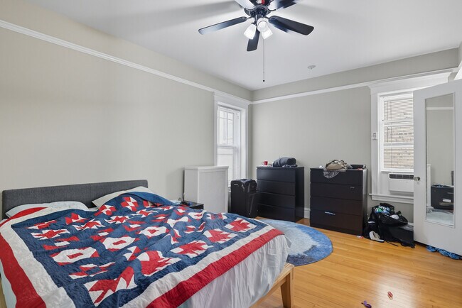 Building Photo - 935 Judson Ave