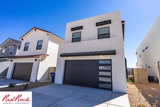 Building Photo - Stand Alone Home In Desert Color